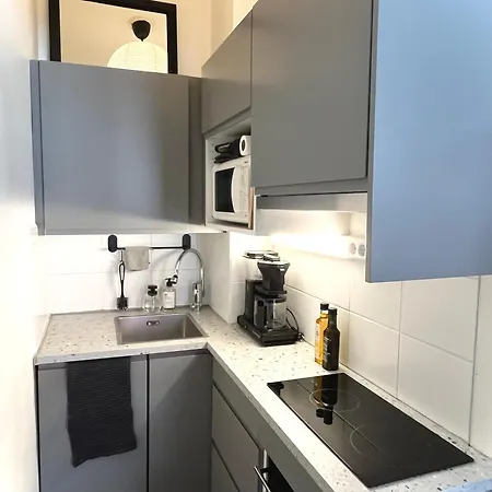 Salme, Downtown, King Bed & Ac Appartement *